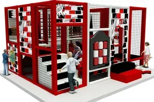 Moderní hřiště s překážkami, schůdky a aktivní herní zónou