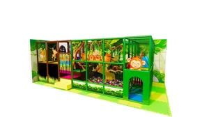 Džunglová herní sestava s otevřeným tobogánem a míčkovou zónou