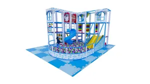 Zimní herní sestava s dvojitou skluzavkou, tobogánem a míčkovým bazénem