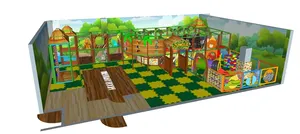 Vnitřní hřiště s překážkovými zónami a toddler částí v motivu džungle