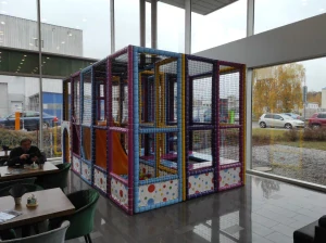 Dětské hřiště pro AAA Auto v Praze jako součást zákaznické zóny
