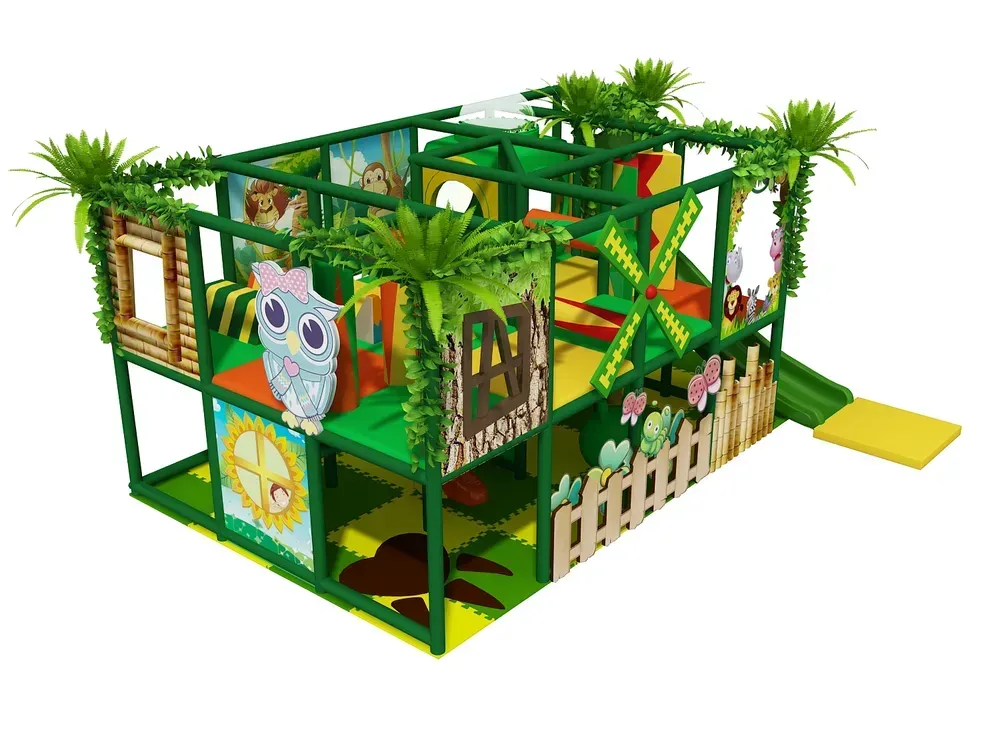 Džungľové vnitřní hřiště se skluzavkou a tematickými herními prvky