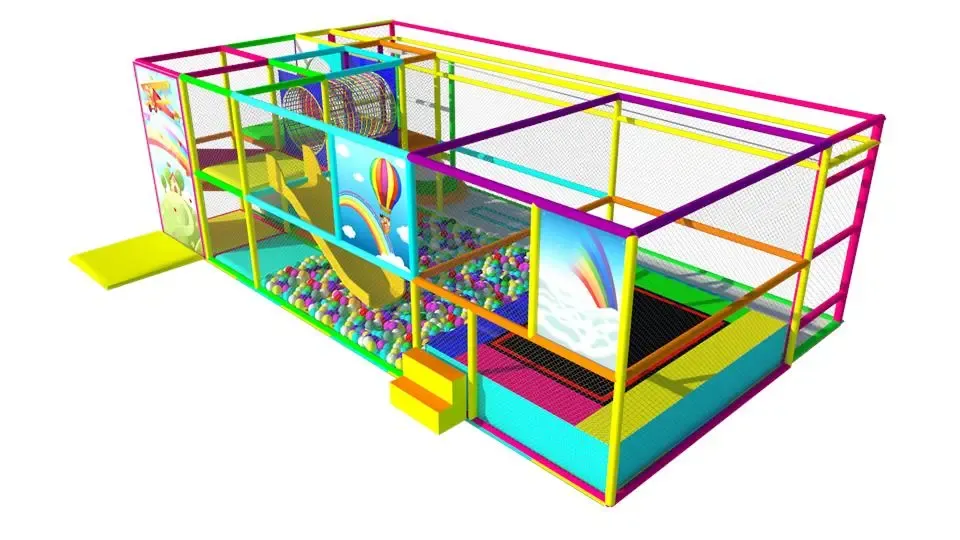 Barevné vnitřní hřiště se skluzavkou, trampolínou a tunelem