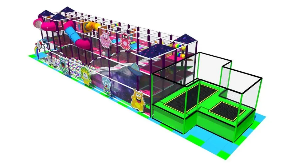 Vnitřní hřiště s velkou skluzavkou, tunely a trampolínovou zónou
