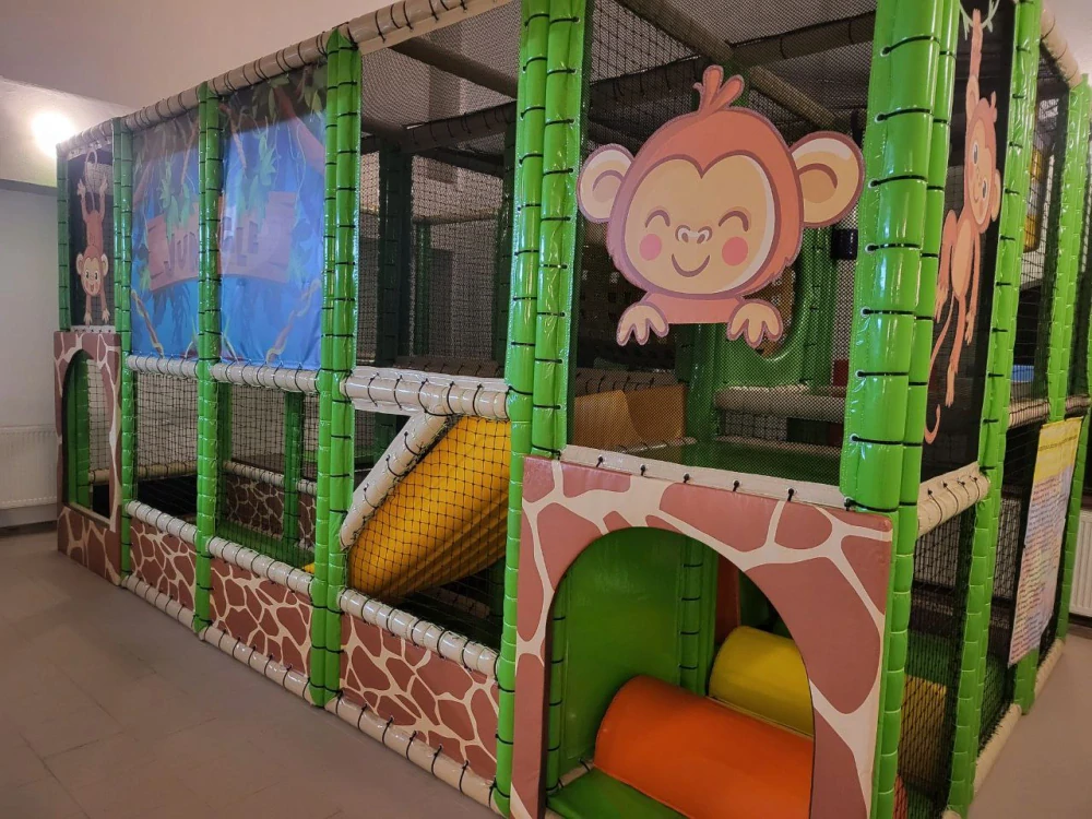 Dětské hřiště v KONZUM Hronov jako součást rodinného zázemí