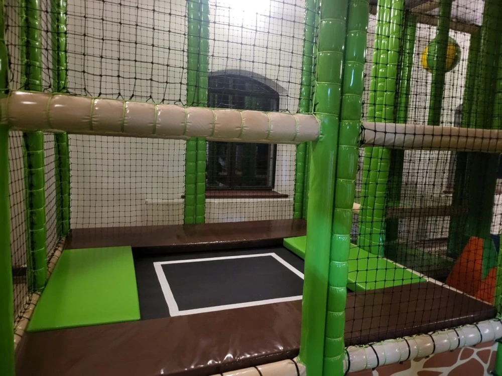 Dětské hřiště v KONZUM Hronov jako součást rodinného zázemí